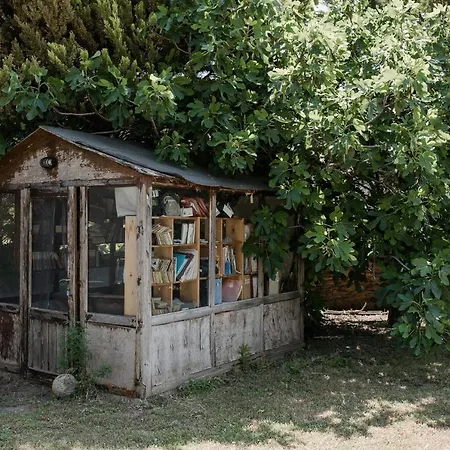 Holiday home Almond House
