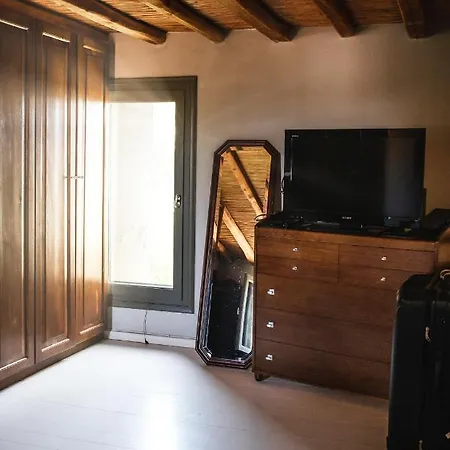 Holiday home Almond House *